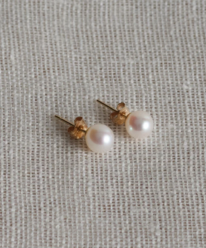 Timeless Jewelry, Timeless Savings – Don't Wait Medium Loren Pearl Studs