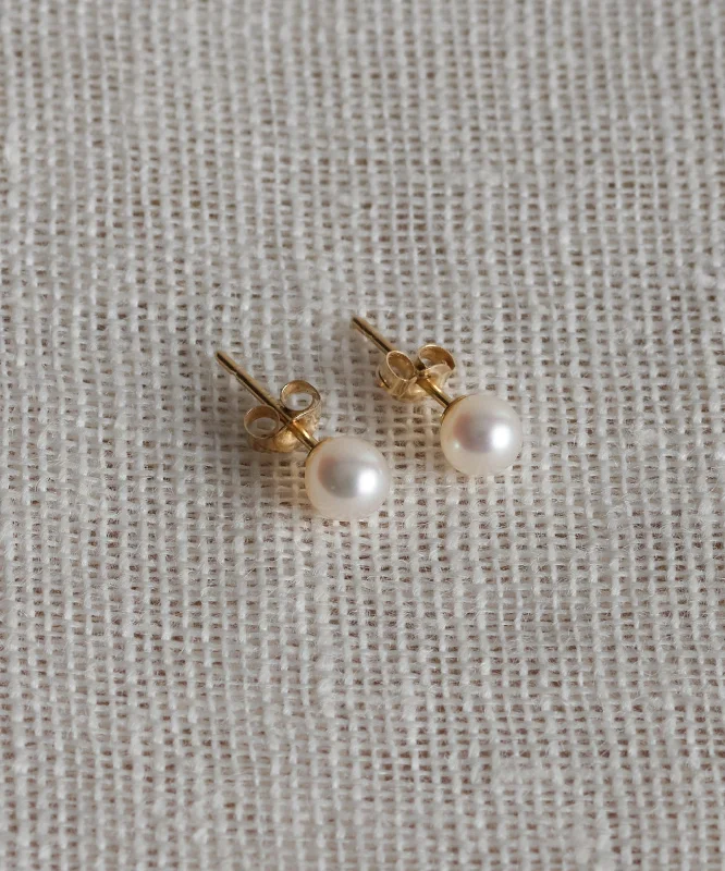 Beautiful Jewelry, Breathtaking Discounts – Hurry In Small Loren Pearl Studs