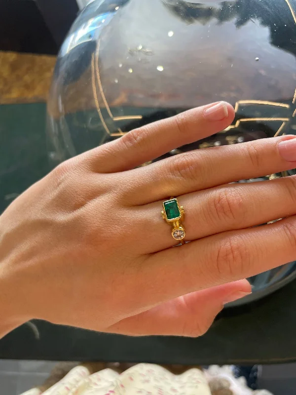 Luxury Jewelry At Unbeatable Discounts Cocktail 18K & 22K Gold Ring w. Emerald & Diamonds