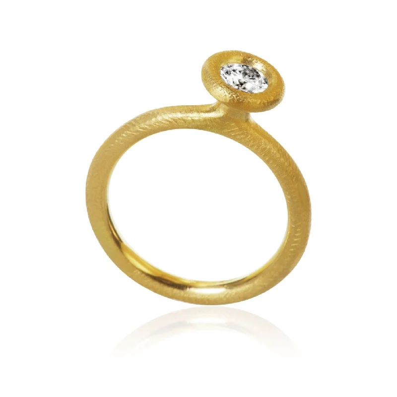 Glory 18K Gold Ring w. Diamond