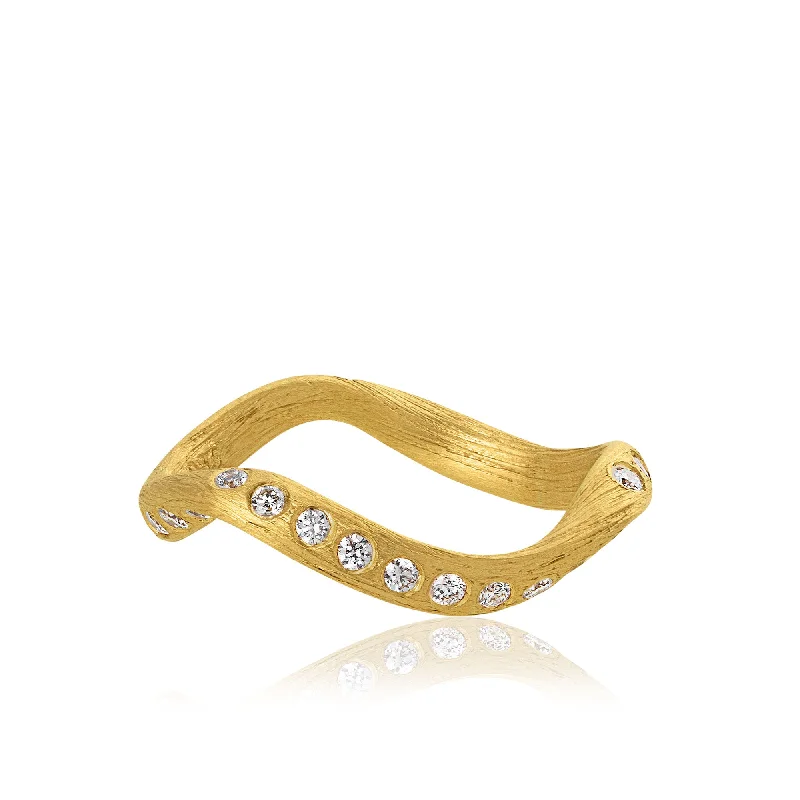 Vega 18K Gold Ring w. Diamonds