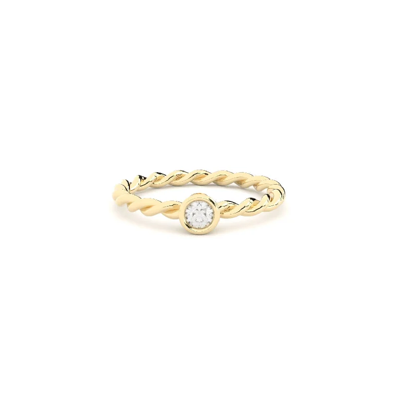 Seasonal Jewelry Sale – Upgrade Your Collection Becoming Twisted 18K Gold Ring w. Lab-Grown Diamond