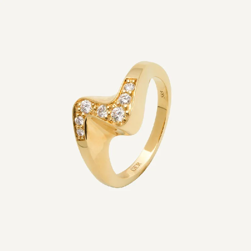 Seasonal Jewelry Deals – Elevate Your Style Wave 14K Gold Ring w. Diamonds