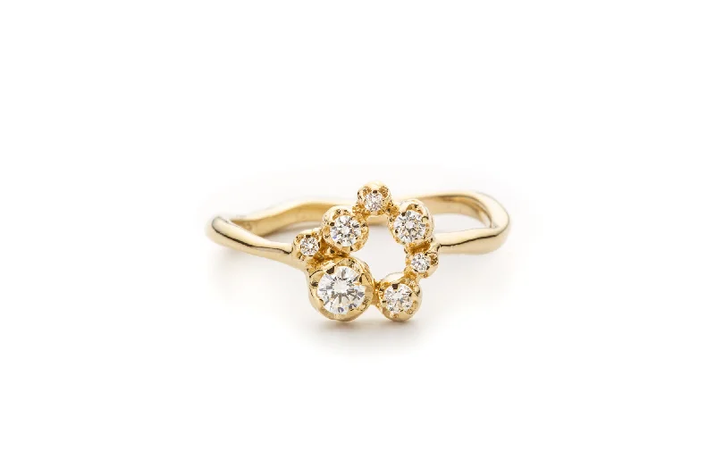 Small Circle Nr. 01 18K Gold, Whitegold or Rosegold Ring w. Diamonds