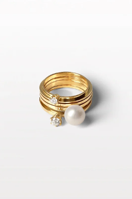 Affordable Glamour – Must-Have Jewelry At Special Rates Lustre 03 18K Gold Ring w. Diamonds & Pearl