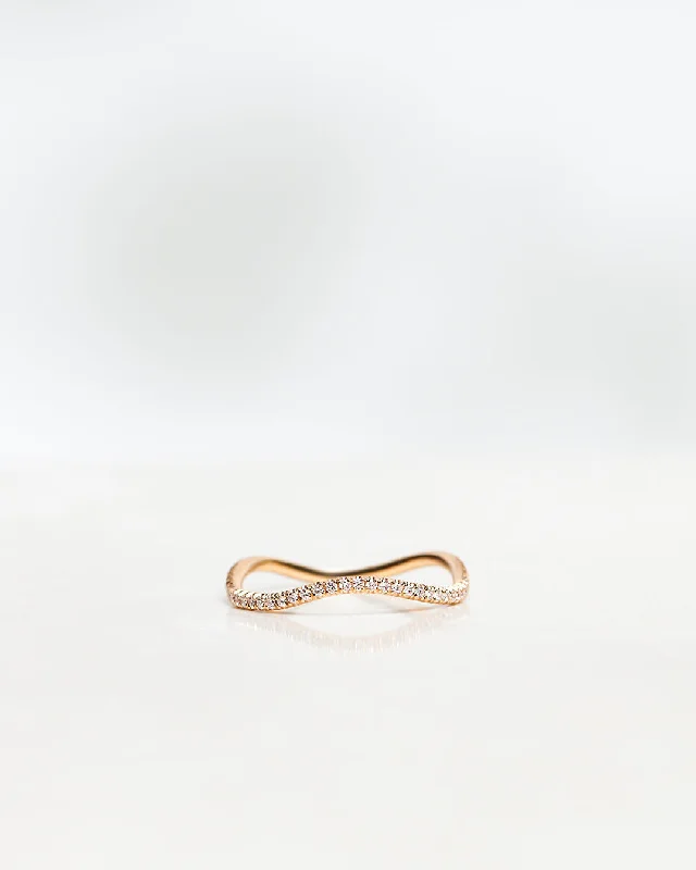 Jade Wave 18K Gold, Whitegold or Rosegold Ring w. Diamonds