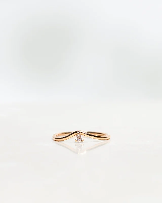 Lily Fallen Drop 18K Gold, Whitegold or Rosegold Ring w. Diamond