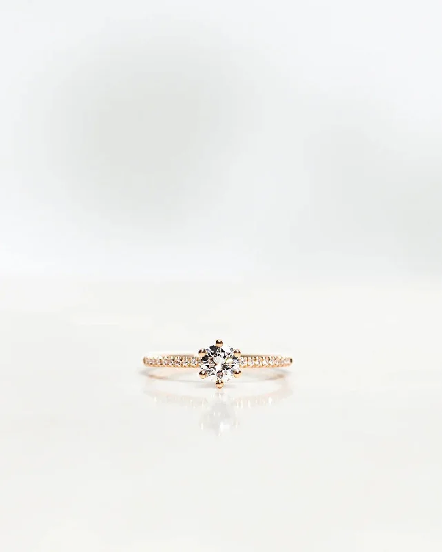 Premium Jewelry, Premium Discounts – Act Fast Solitaire Petite Sparkle 18K Gold, Whitegold or Rosegold Ring w. Diamonds