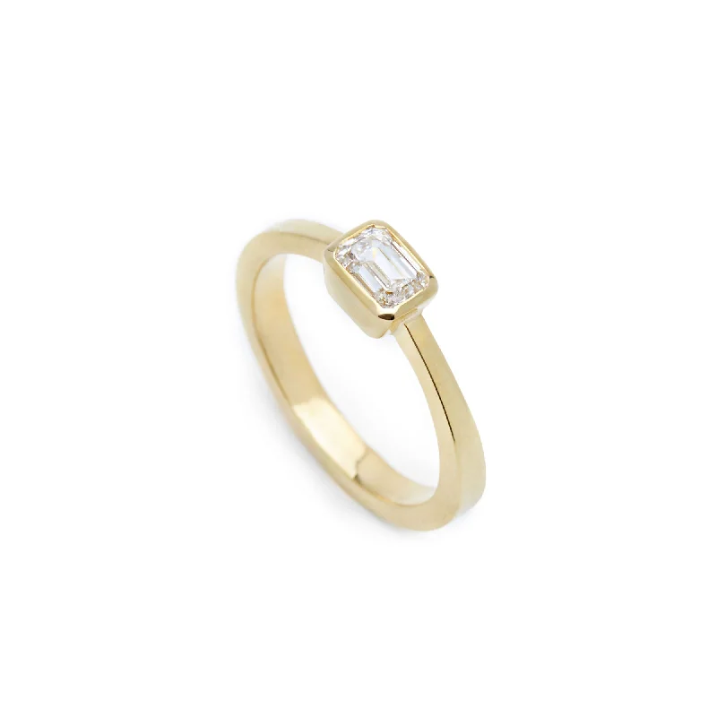 Trendy And Classic Jewelry Now At Reduced Prices Affinity 18K Gold, Whitegold or Rosegold Ring w. Lab-Grown Diamond