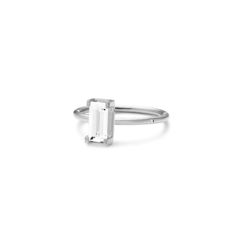 Affordable Glamour – Premium Jewelry At Special Prices Nord White Turned 18K Whitegold Ring w. Topaz & Diamond Affordable Glamour – Premium Jewelry At Special Prices Nord White Turned 18K Whitegold Ring w. Topaz & Diamond