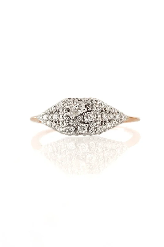 Elegant Jewelry At Unbeatable Offers – Shop Before It's Gone Signet 18K Rosegold & Whitegold Ring w. Diamonds Elegant Jewelry At Unbeatable Offers – Shop Before It's Gone Signet 18K Rosegold & Whitegold Ring w. Diamonds