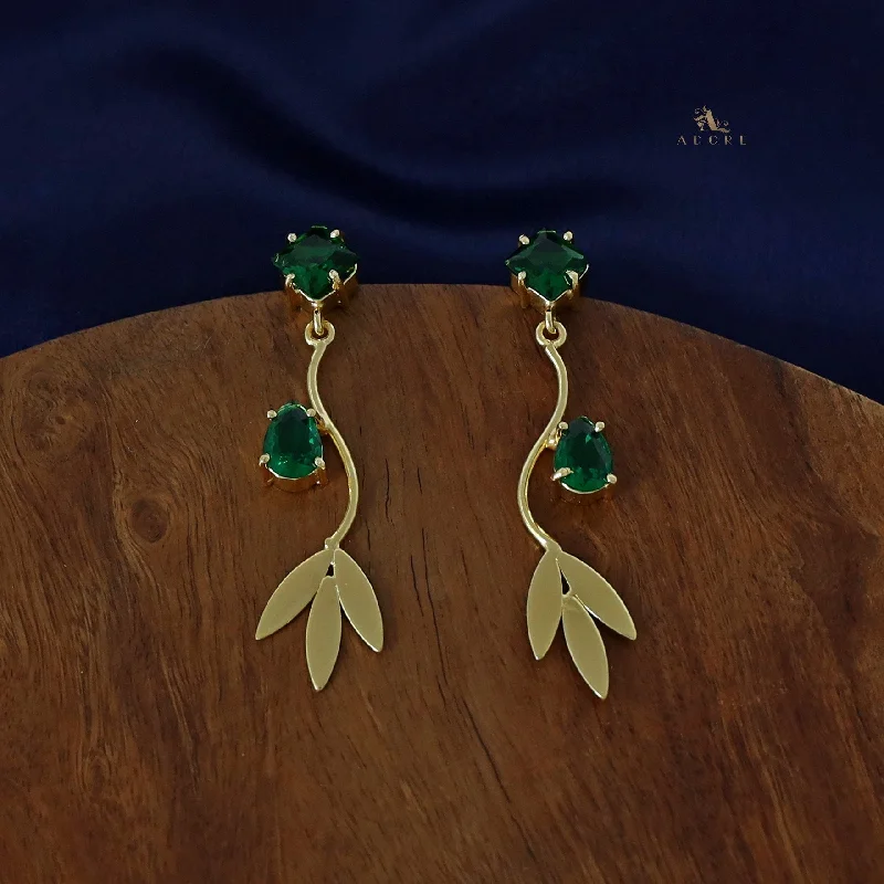 Last Chance To Shop High-End Jewelry At Markdown Prices Curvy Golden Tri Leaf Glossy Earring