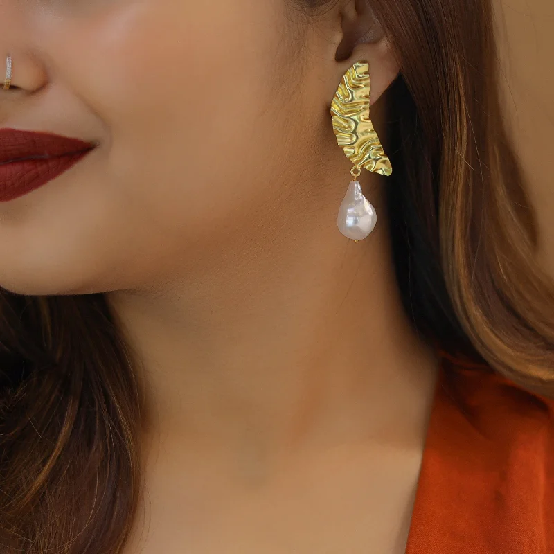 Flash Sale On Elegant Jewelry – Don't Miss Out Golden Crushed Leaf Pearl Earring
