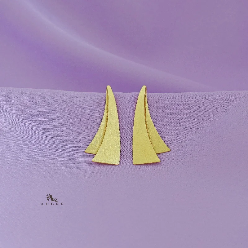 Special Jewelry Deals – Upgrade Your Collection Golden Dual J Plate Earring