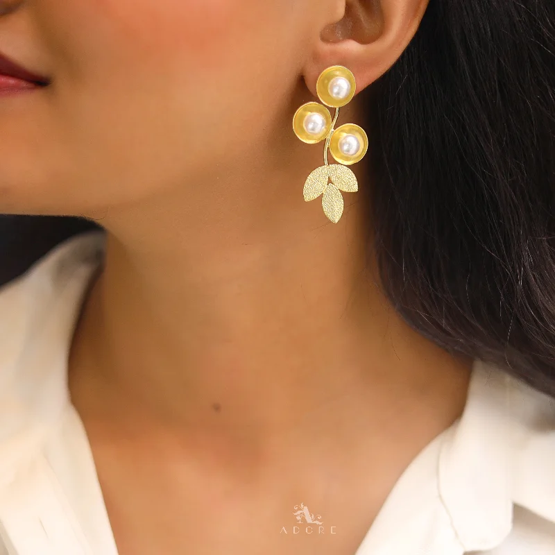 Grab Exquisite Jewelry At The Lowest Prices Mishka Tri Pearl Leafy Earring