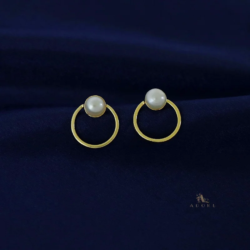 Single Golden Circle + Pearl Earring