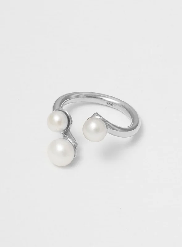 High-Quality Gemstone Jewelry For Special Occasions Twisted pearl Silver Ring w. Pearl