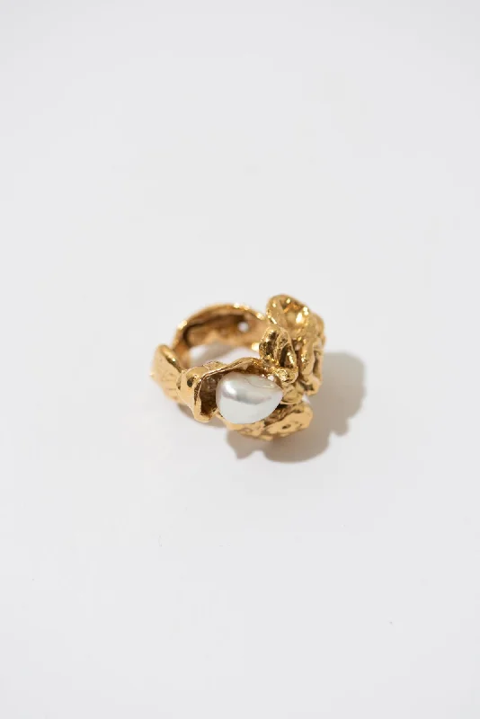 The Statement Extraordinaire Gold Plated Ring w. Pearls