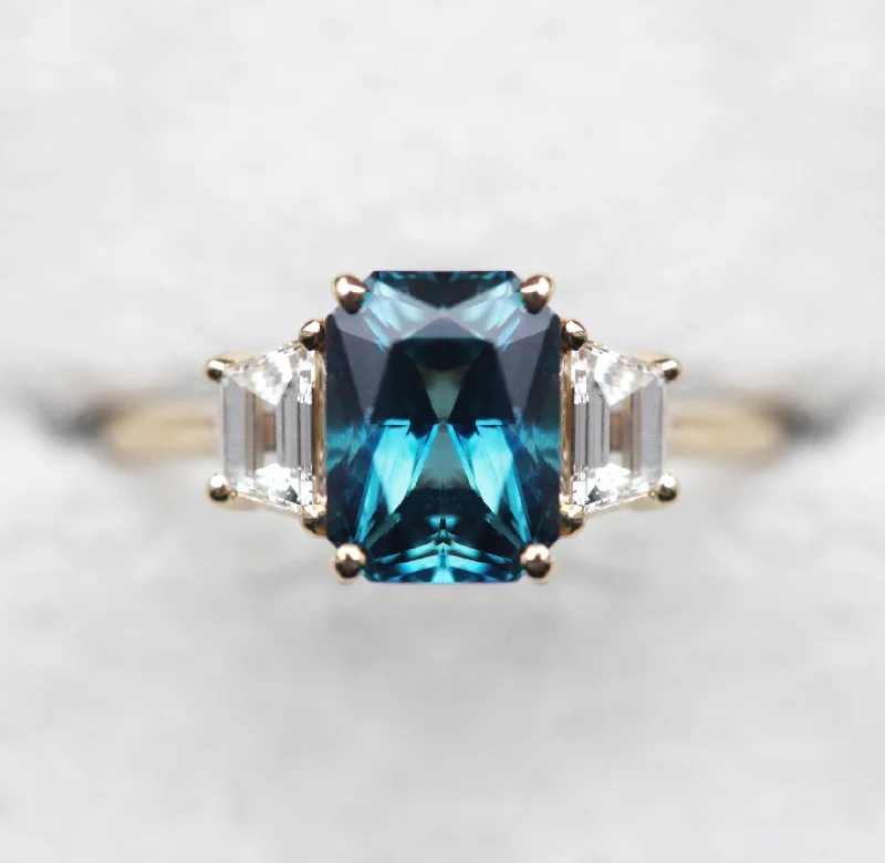 Moana Art Deco Sapphire Diamond Ring