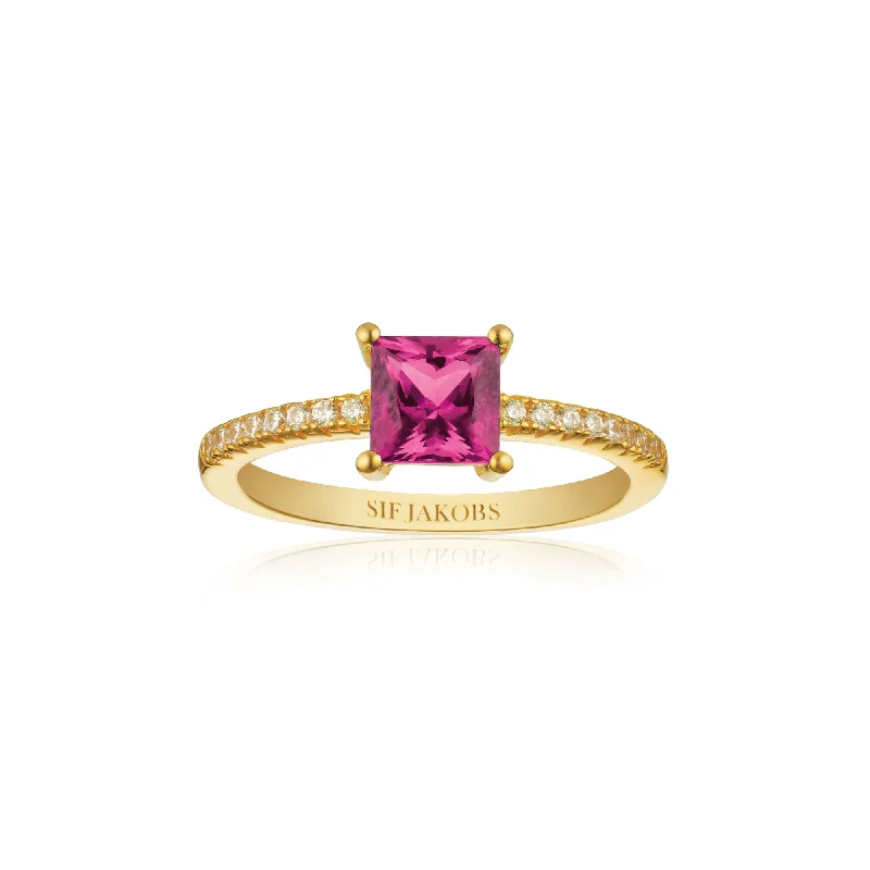High-End Sparkle, Low-End Prices – Shop Now Ellera Quadrato 18K Gold Plated Ring w. Zirconias