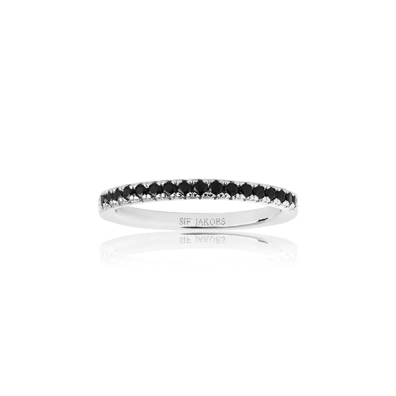 Ellera Silver Ring w. Black Zirconias