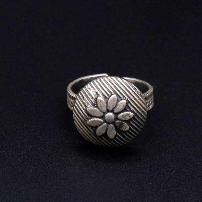 Jewelry Clearance Event – Stock Up Before It's Over Traditional handmade silver flower shape fabulous adjustable tribal ring jewelry from India rajasthan !!sr26 Jewelry Clearance Event – Stock Up Before It's Over Traditional handmade silver flower shape fabulous adjustable tribal ring jewelry from India rajasthan !!sr26