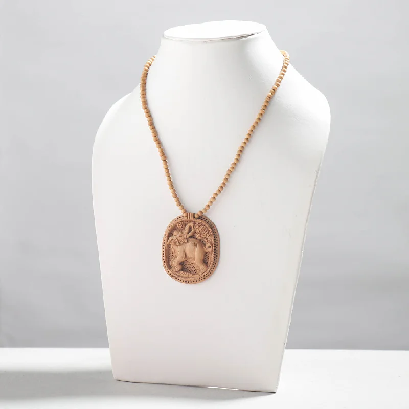 Trendy And Classic Jewelry Now At Reduced Prices Fine Hand Carved Kadam Wooden Pendant Necklace