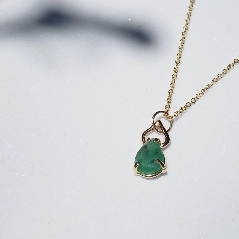 Dazzle With Discounts – Shop Jewelry On Sale 14k Emerald Petal Necklace