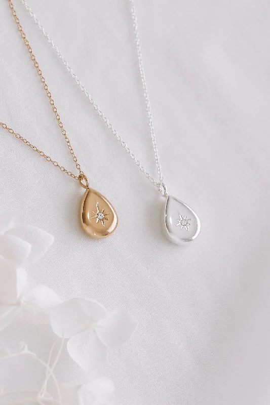 Trending Jewelry Now At Unbeatable Prices Darcy - 18ct Gold or Silver Plated Necklace