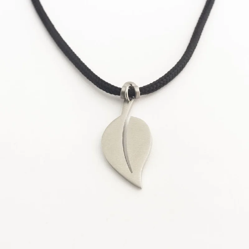 Get The Best Deals On Timeless Jewelry Pieces The Leaf Necklace